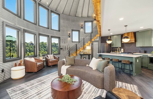 Daniels Hill Casa | Grain Bin Silo w/Loft Fire Pit Near Downtown Lynchburg