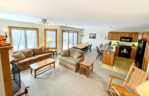 North Troy Apartamento | Grammy Jay Getaway #V363