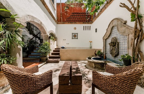 Centro de Cancún Villa | Granada 24 Beautiful Colonial House in the Heart of Cancun 7 bedrooms and pool