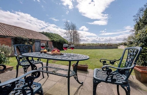 Saxmundham Casa | Granary Cottage at Valley Farm Barns, Snape