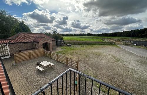 Scawton Casa | Granary cottage with HOT TUB