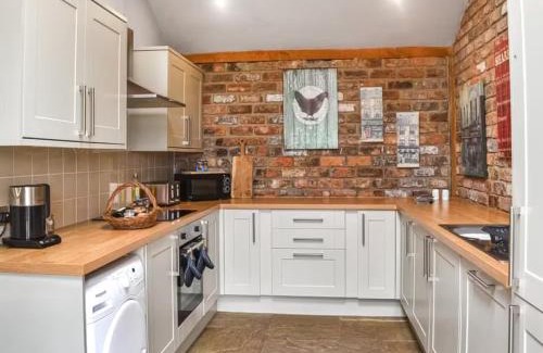 Scawton Casa | Granary cottage with HOT TUB