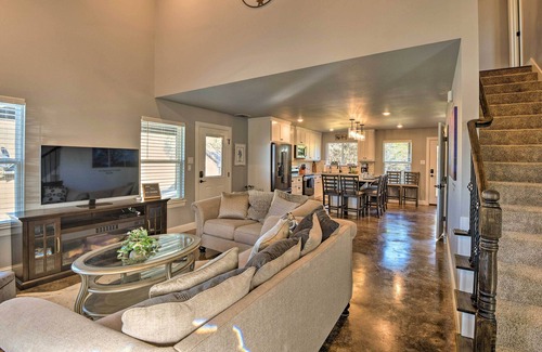Granbury Casa | Granbury Home w/ Hot Tub & Furnished Patio!