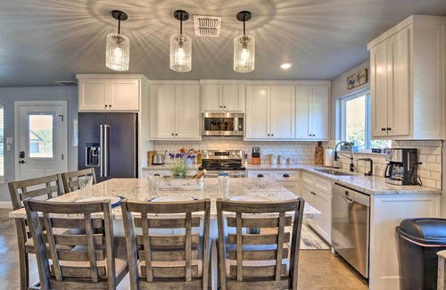 Granbury Casa | Granbury Home w/ Hot Tub & Furnished Patio!