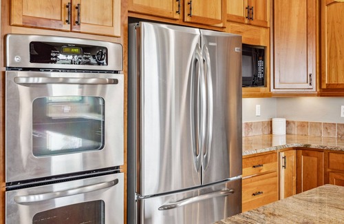 Innsbruck Val Moritz Casa | Granby Escapes – Luxurious 5 BDR w/Private Hot Tub & Game Room!
