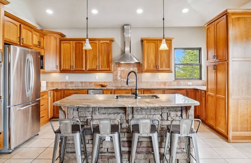 Innsbruck Val Moritz Casa | Granby Escapes – Luxurious 5 BDR w/Private Hot Tub & Game Room!