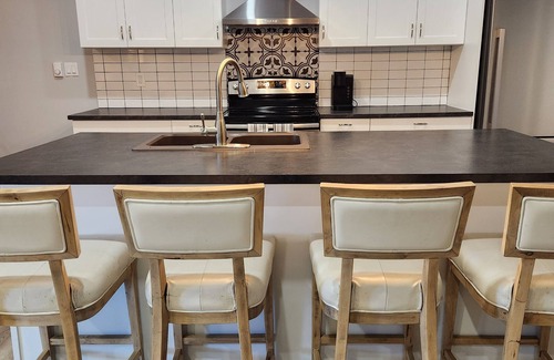 Grand Forks Apartamento | Feel at home in this downtown apartment with two bedrooms and insuite laundry!