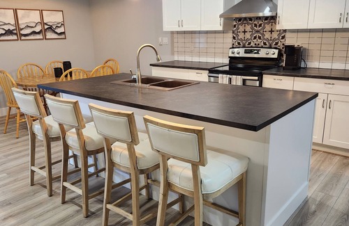 Grand Forks Apartamento | Feel at home in this downtown apartment with two bedrooms and insuite laundry!