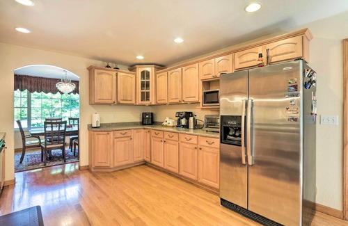 Granby Casa | Granby Home w/ Deck < 1/2 Mi to Aldrich Lake!