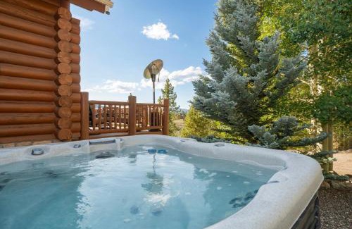 Innsbruck Val Moritz Casa | Granby Panoramic Paradise! Hot tub and firepit!