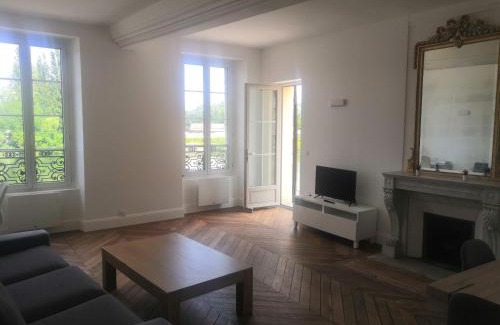 Mantes-la-Jolie Apartamento | Grand 2P Terrasse bord de seine