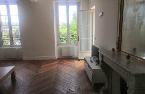 Mantes-la-Jolie Apartamento | Grand 2P Terrasse bord de seine