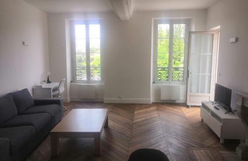 Mantes-la-Jolie Apartamento | Grand 2P Terrasse bord de seine