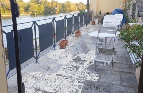 Mantes-la-Jolie Apartamento | Grand 2P Terrasse bord de seine