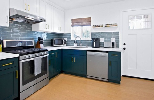 Alhambra Casa | Grand 4BR Stay + EV Charger + Game Room #TravelSGV