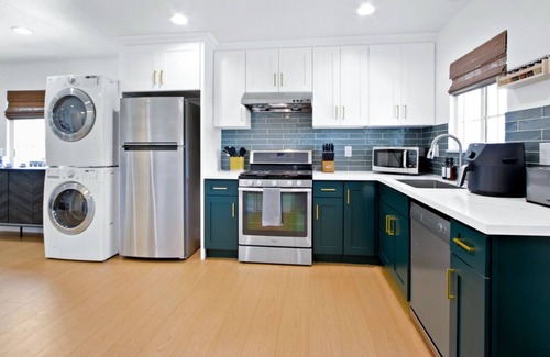 Alhambra Casa | Grand 4BR Stay + EV Charger + Game Room #TravelSGV