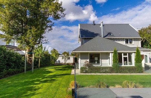 Fendalton Casa | Grand 5 Bedroom Villa in Fendalton Heated Pool