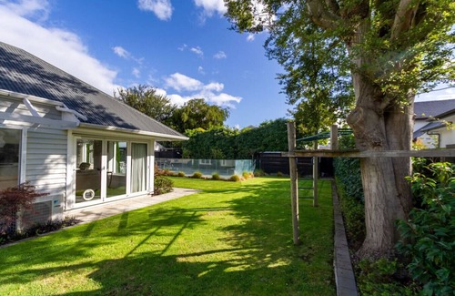 Fendalton Casa | Grand 5 Bedroom Villa in Fendalton Heated Pool