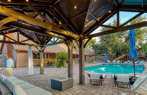 Paradise Crest Villa | Grand 5BD Pool Home(4+1BD Casita): Sherwood Estate