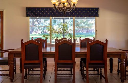 Jandakot Casa | Grand 6BR Farmstay in Airport Coogee Beach&Fremantle