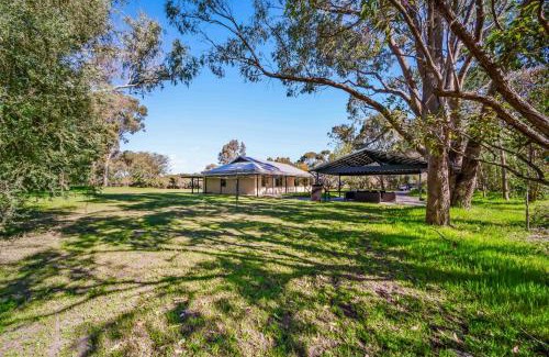 Jandakot Casa | Grand 6BR Farmstay in Airport Coogee Beach&Fremantle