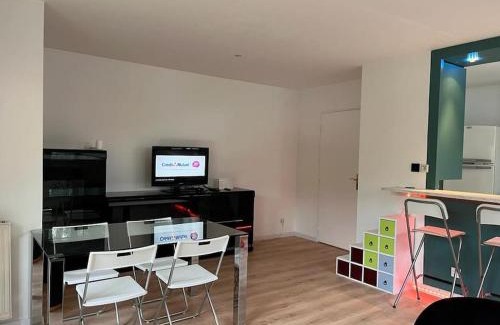 Alouettes Apartamento | Grand appartement en face du RER A, Parking, Paris 20 mn, Disneyland 40 mn