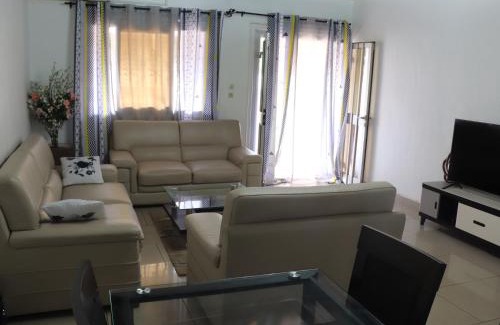 Yaounde Apartamento | Grand Appartement à essos mobile
