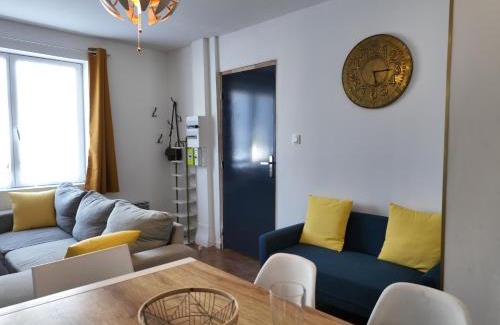 Valenciennes Apartamento | Grand appartement de ville avec 2 places de parking privées intérieur