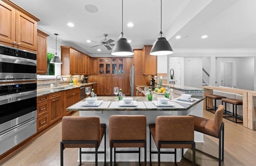 Mooresville Casa | Grand Bay w/Hot Tub, 440' Shoreline & Optional Boat Rental