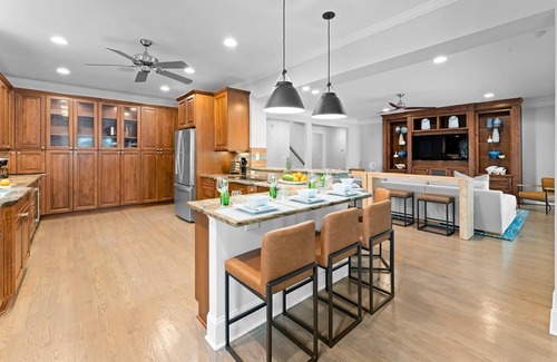 Mooresville Casa | Grand Bay w/Hot Tub, 440' Shoreline & Optional Boat Rental