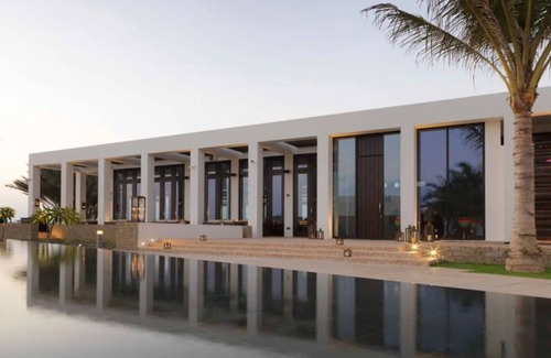 Salalah Apartamento | Grand Beach Vacay! Beachfront Accommodation, Lagoon View, Outdoor Pool & Spa!