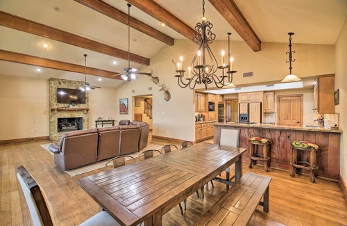 Bellville Casa | Grand Bellville Estate at 'Clear Creek Ranch'