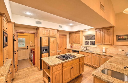 Bellville Casa | Grand Bellville Estate at 'Clear Creek Ranch'
