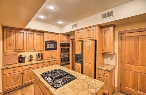 Bellville Casa | Grand Bellville Estate at 'Clear Creek Ranch'