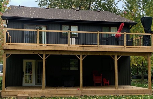 Lambton Shores Cabaña | Grand Bend Riverfront 4 Season 4 BR cottage close to beaches & conservation area