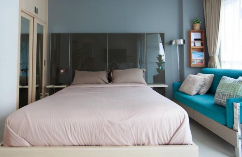 Kram Apartamento | Grand blue condominium by Lookkaew