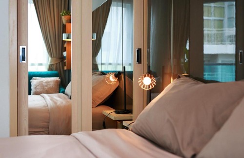 Kram Apartamento | Grand blue condominium by Lookkaew