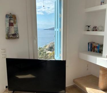 Ydrousa Casa | Grand Blue Terrace - Island house by Hostandros