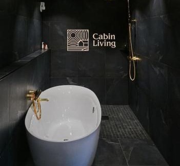 Nes Casa | Grand cabin at Nesfjellet with lovely view, inddor Jacuzzi & sauna