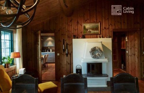 Nes Casa | Grand cabin at Nesfjellet with lovely view, inddor Jacuzzi & sauna