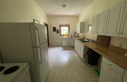Three Rivers Cabaña | Music Hall Cottage - Lakefront Cottages en Semi-lago privado, playa, barcos, diversión!