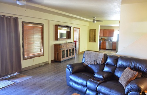 Williams Cabina | Grand Canyon Brewery and Destillery Cabin-Historic Tack House