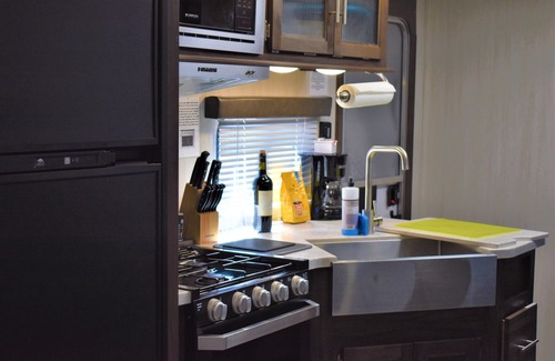 Williams Casa | Grand Canyon RV Glamping Premium Suite (Glamping Getaway)