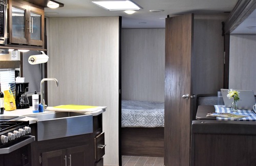 Williams Casa | Grand Canyon RV Glamping Premium Suite (Glamping Getaway)