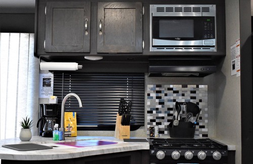 Williams Casa | Grand Canyon RV Glamping Luxury Suite #2 (Glamping Getaway)