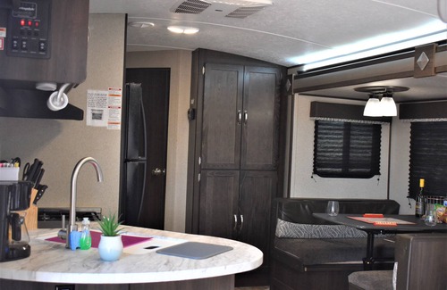 Williams Casa | Grand Canyon RV Glamping Luxury Suite #2 (Glamping Getaway)