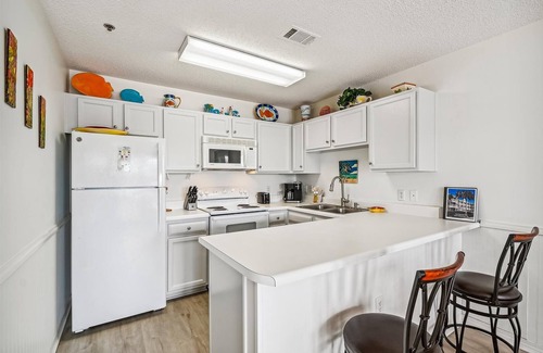 Destin Condominio | Grand Caribbean East 309 1 Bedroom Condo by RedAwning
