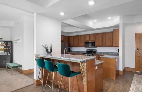 Grandville Apartamento | Grand Castle Penthouse—3 Levels of Luxury & Views