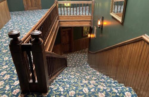 Eureka Springs Historic District Hotel | Grand Central Hotel