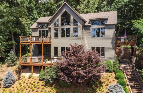 Nellysford Casa | Grand Chalet with Hot Tub - Near Wintergreen Resort